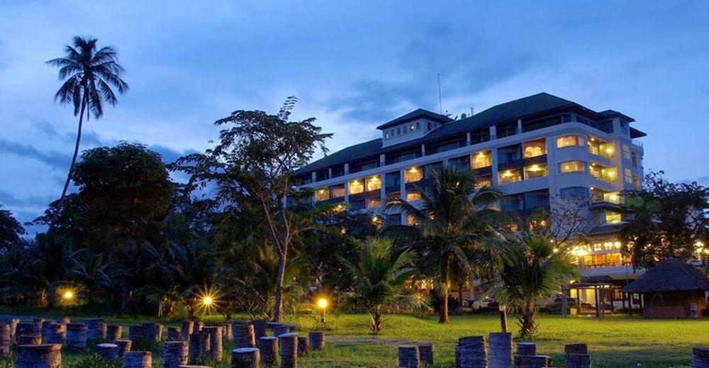 Khanom Golden Beach Hotel Exterior foto